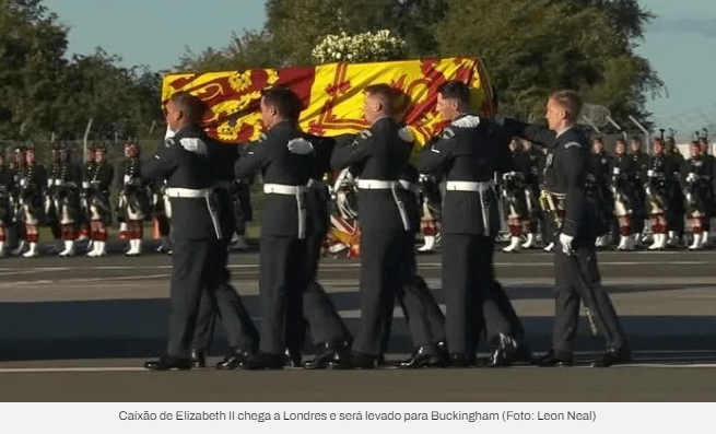 Caixão de Elizabeth II chega a Londres e será levado para Buckingham