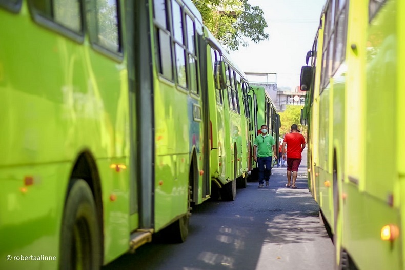 Motoristas e cobradores de ônibus encerram greve após 14 dias