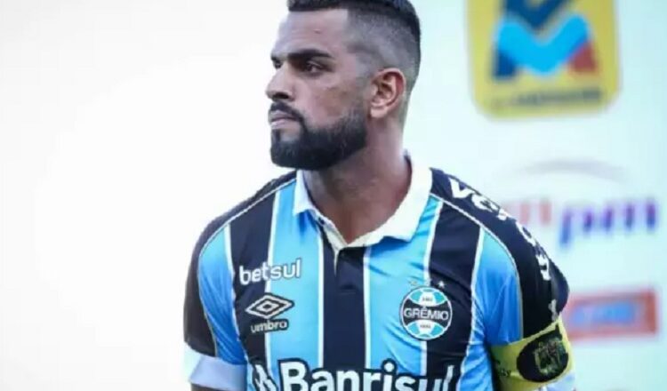 Maicon, ex-Grêmio e São Paulo, completa 37 anos e anuncia aposentadoria
