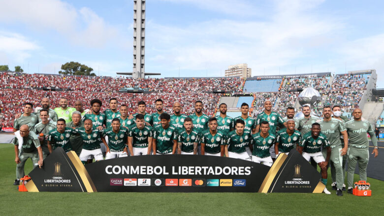 Campeão em casa! Palmeiras volta ao Brasil com provocações ao Flamengo e faz festa com a torcida