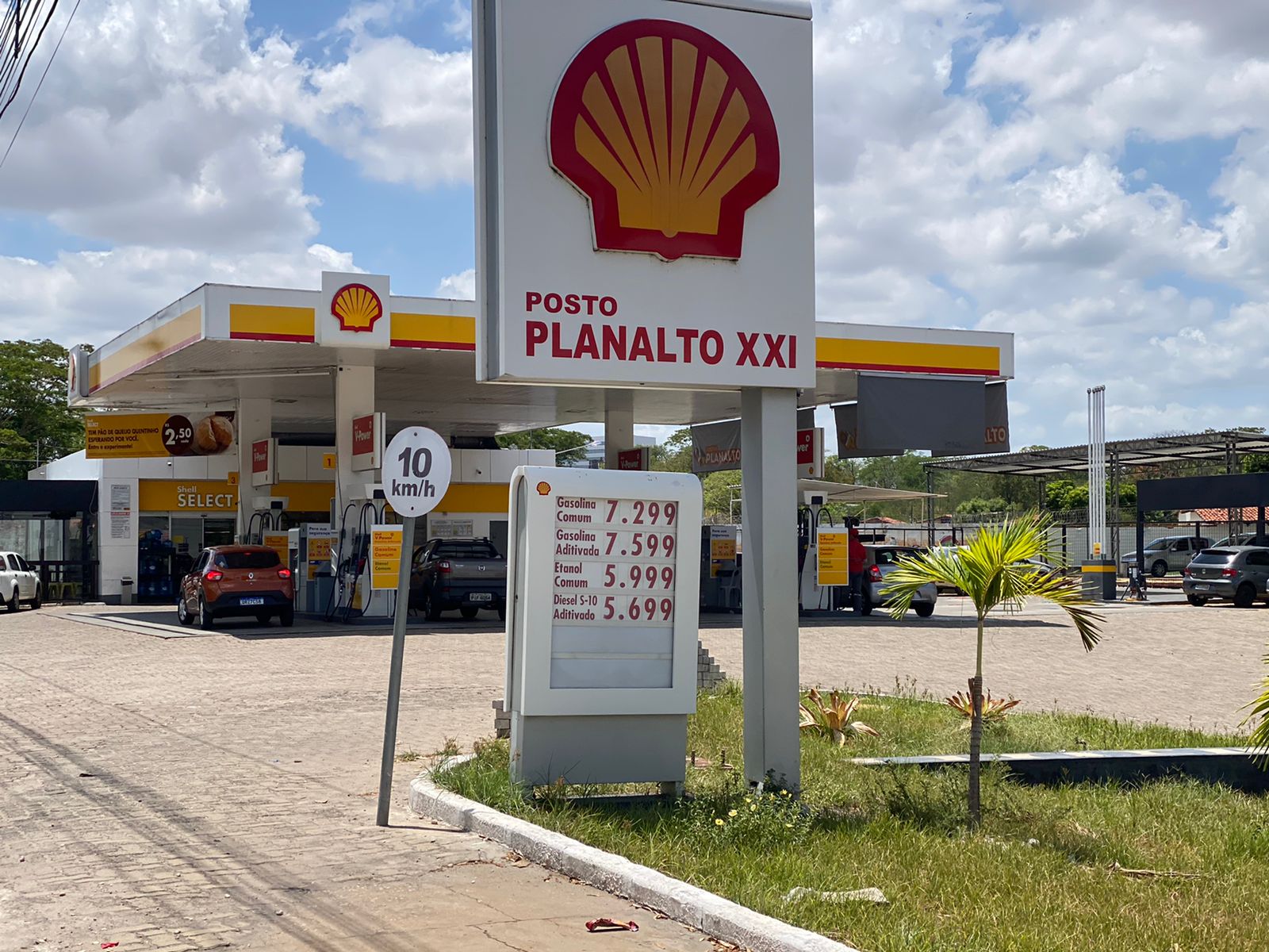 Preço da gasolina sobe pela quinta semana seguida no Brasil, afirma ANP