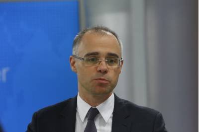 CCJ aprova indicação de André Mendonça para o STF