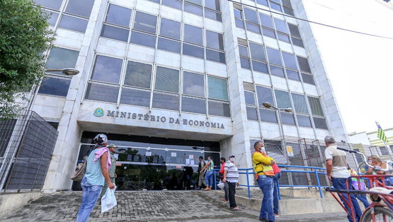 Auditores da Receita Federal fazem rebelião por reajuste salarial