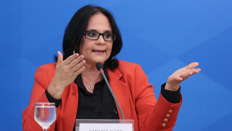 Evangélicos querem Damares candidata ao Senado contra Alcolumbre