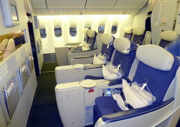 Bolsonaro autoriza voo em classe executiva para ministros e servidores e senador aciona TCU