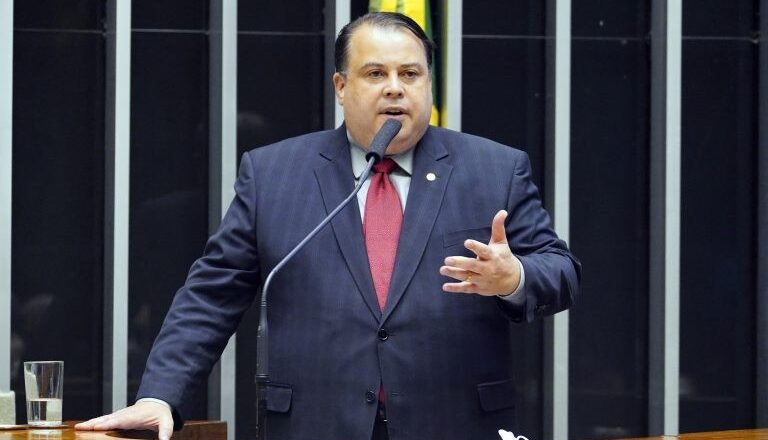 Projeto proíbe banheiros e vestiários públicos “unissex” em todo o País