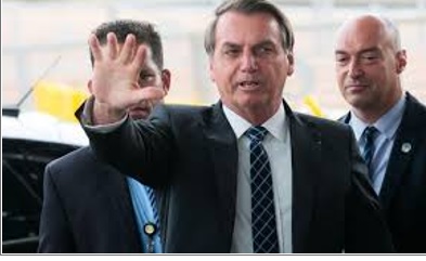 Bolsonaro anuncia perdão da pena de Daniel Silveira, condenado a 8 anos de prisão