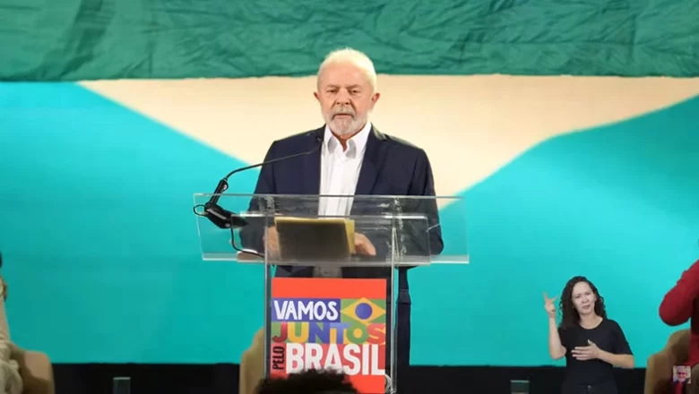 PT aposta nas cores verde e amarelo no lançamento da pré-candidatura de Lula