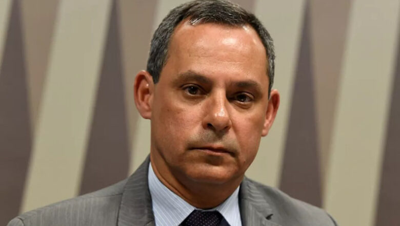 Presidente da Petrobras renuncia ao cargo após pressão e críticas