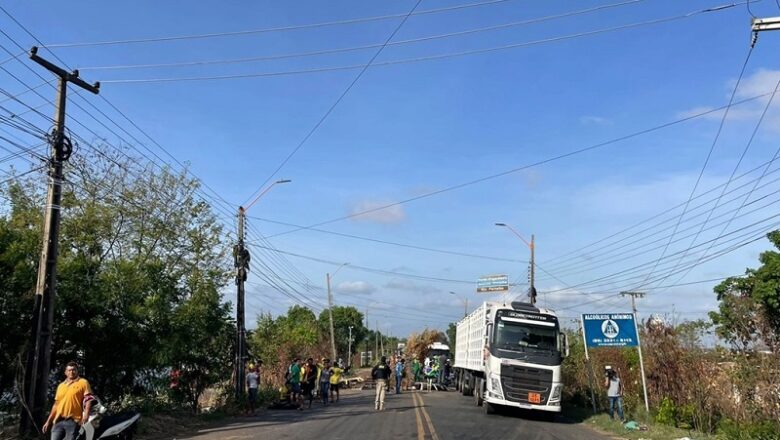 Caminhoneiros fecham acesso de Teresina a Timon e trânsito fica congestionado na Tabuleta