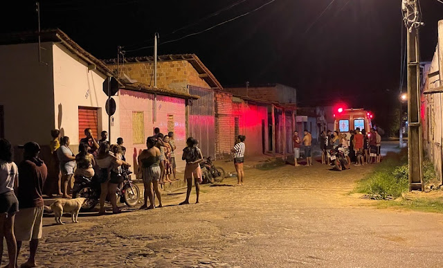 Mulher é atingida com vários golpes de faca em Esperantina