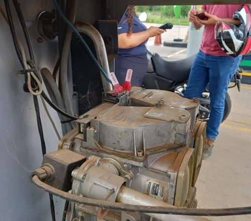 Operação lacra 11 postos de combustíveis e notifica 22 no interior do Piauí