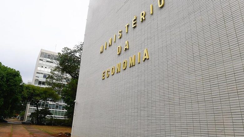 Governo bloqueia novamente verba das universidades federais, liberada horas antes