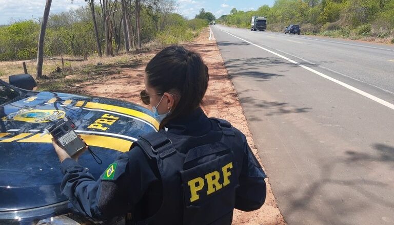 PRF intensifica fiscalização em rodovias do Piauí durante o final de ano