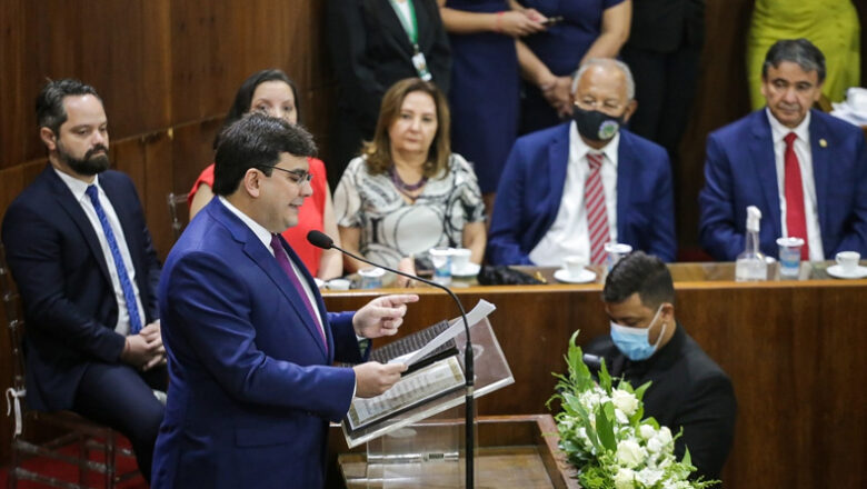 Rafael Fonteles toma posse como governador do Piauí em solenidade na Alepi