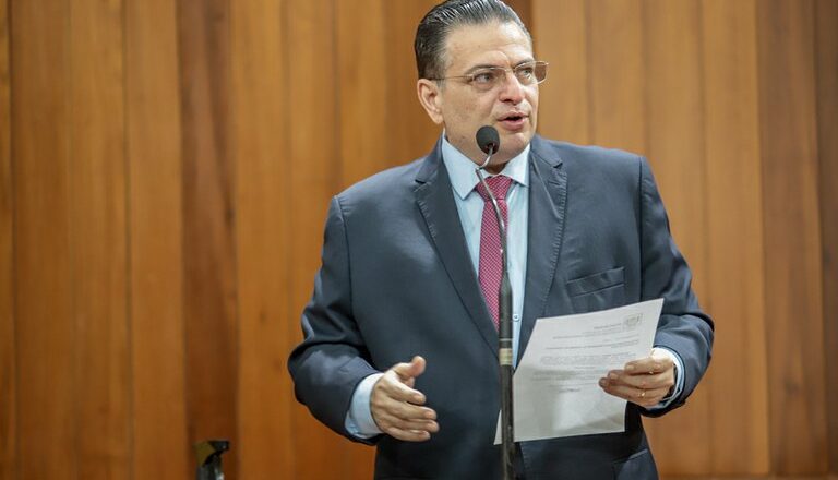 Gessivaldo Isaías toma posse na Alepi em solenidade nesta sexta