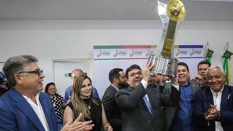 Governador recebe taça do Campeonato Piauiense e anuncia parcerias com clubes