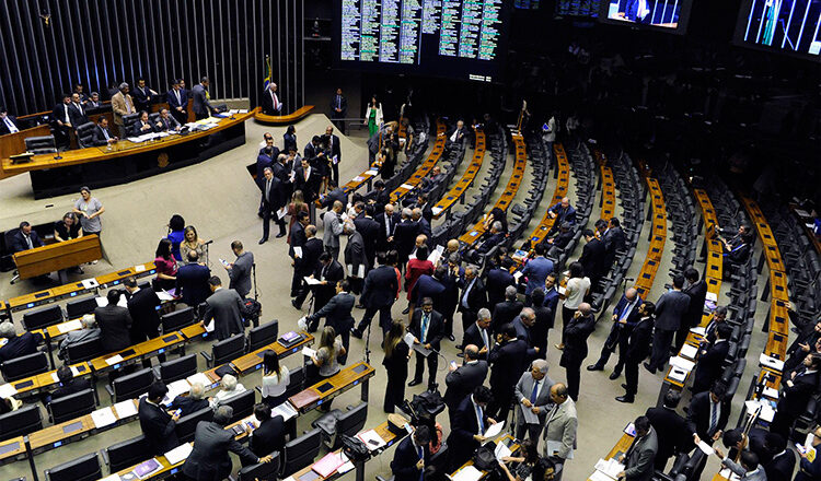 Câmara dos Deputados dá vitória ao governo e aprova texto-base do arcabouço fiscal