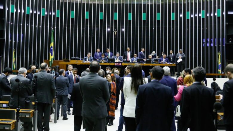 Câmara aprova a igualdade salarial entre homens e mulheres