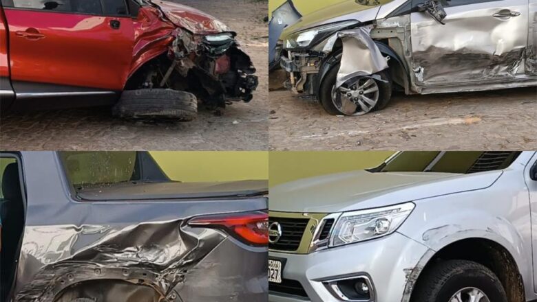Motorista em alta velocidade bate em 03 veículos estacionados em Pedro II
