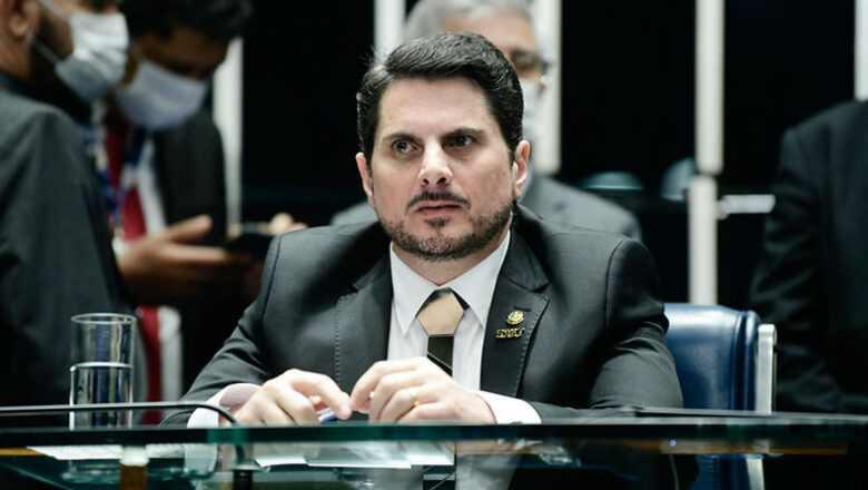 Polícia Federal faz buscas no gabinete do senador Marcos do Val