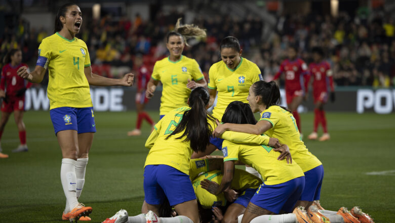 Seleção brasileira goleia na estreia da Copa do Mundo