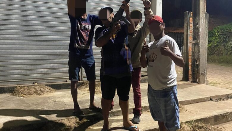 Grupo furta fuzil de delegacia e é flagrado atirando em ruas de Miguel Alves