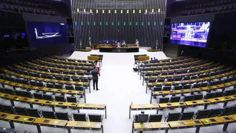 Senado aprova PEC da Anistia, que perdoa multas de partidos políticos