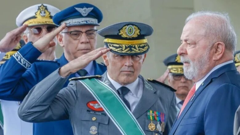 Governo finaliza proposta de PEC que proíbe militar em cargo político