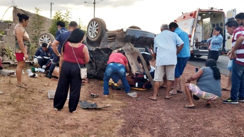 Jovens ficam gravemente feridos em acidente de carro na zona rural de Cocal