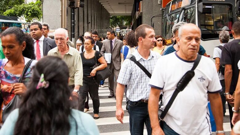 Expectativa de vida do brasileiro sobe para 75,5 anos, mas segue abaixo do nível pré-pandemia