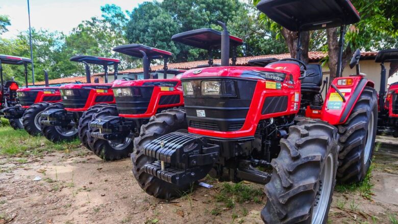 SAF entrega equipamentos agrícolas para 22 municípios neste sábado (2)