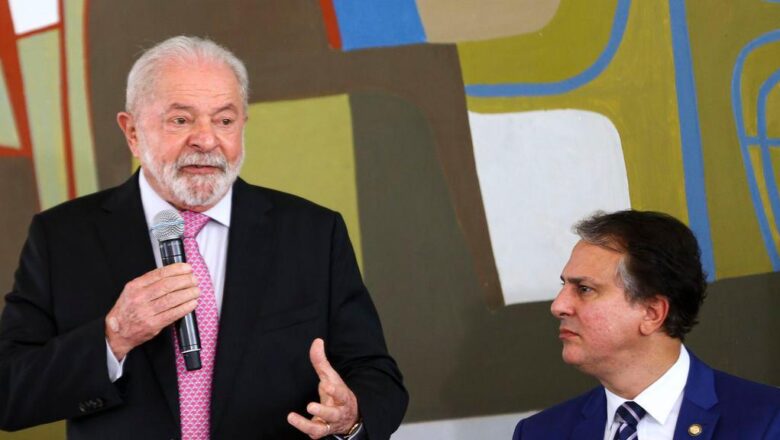 Programa Pé de Meia: Lula sanciona projeto que cria poupança para alunos do ensino médio