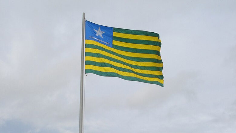 Lei torna obrigatória exibição da bandeira do Piauí em prédios públicos