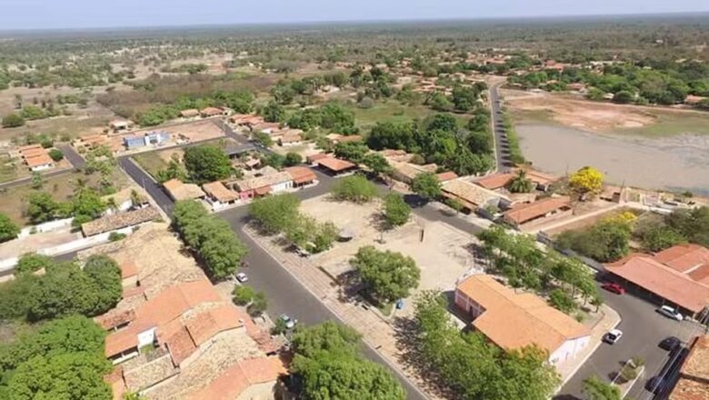 Prefeito que acumulava cinco cargos públicos é condenado a devolver valores no Piauí