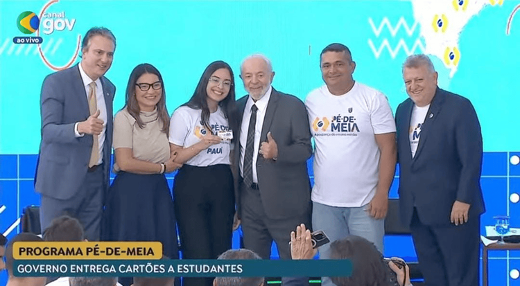 Estudante piracuruquense participa do anúncio do pagamento da primeira parcela do programa Pé-de-Meia