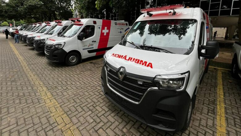 Governo do Piauí entrega novas ambulâncias para hospitais da rede estadual de saúde