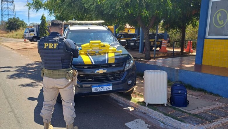 Jovem é presa por portar 13 tabletes de cocaína em ônibus interestadual no Piauí