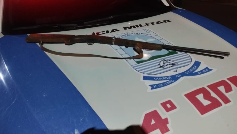 Mulher esfaqueia homem após ser ameaçada e atingida por tiro de espingarda