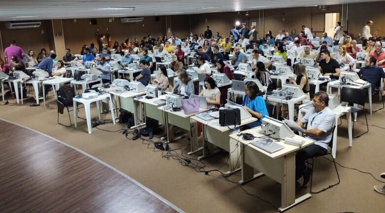 TRE-PI treina chefes de cartório para preparação de urnas e geração de mídias