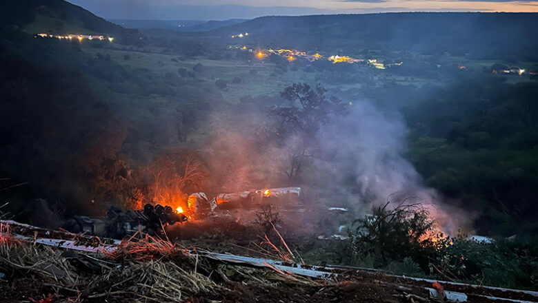 Caminhoneiro morre após veículo carregado com etanol tombar e pegar fogo na BR-316 em Picos