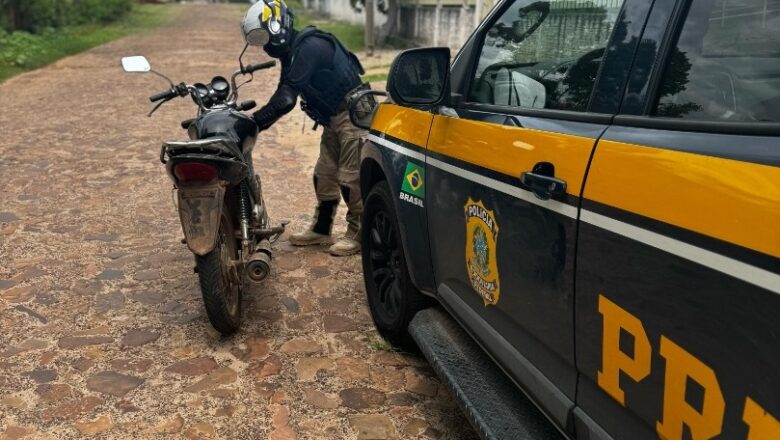 PRF recupera motocicleta roubada durante fiscalização na BR-343 em Piracuruca
