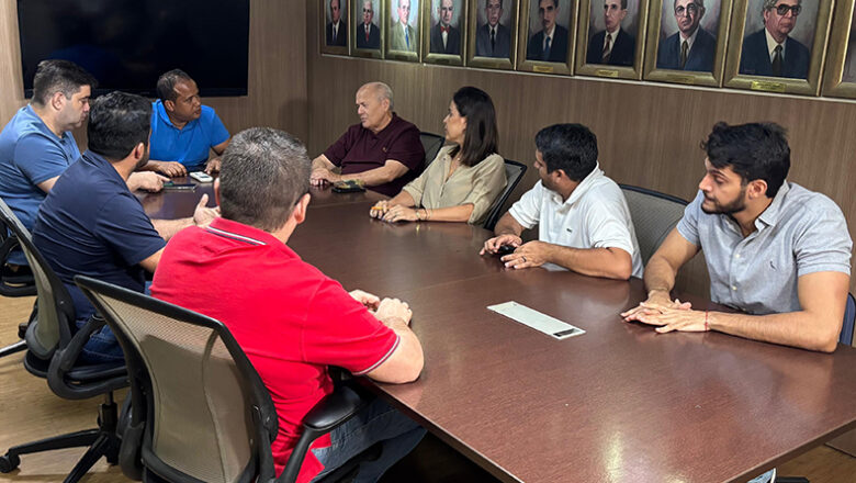Charles Silveira confirma nova convocação de concursados em reunião com vereadores