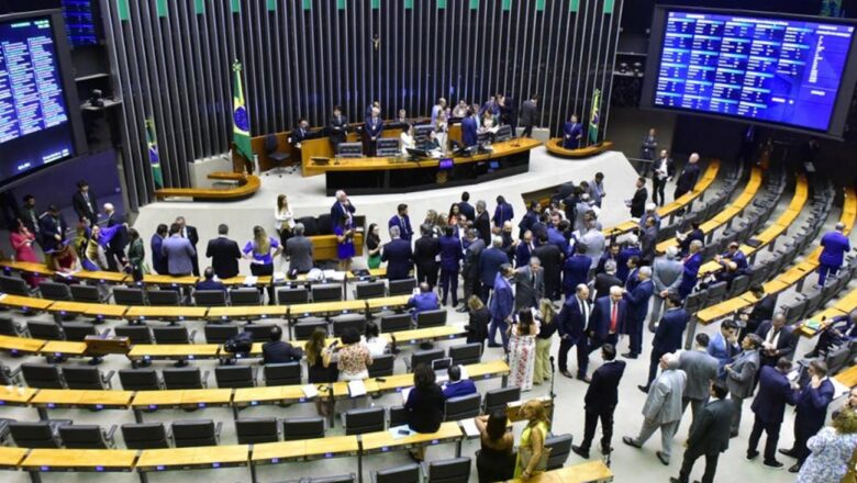 Decisão do Congresso sobre setor elétrico deve encarecer conta de luz em 3,5%