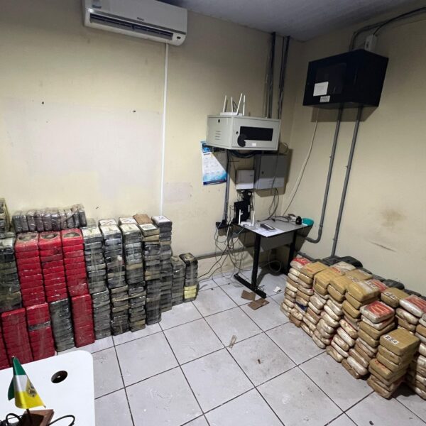 PRF apreende mais de 600 kg de drogas durante fiscalização em Picos