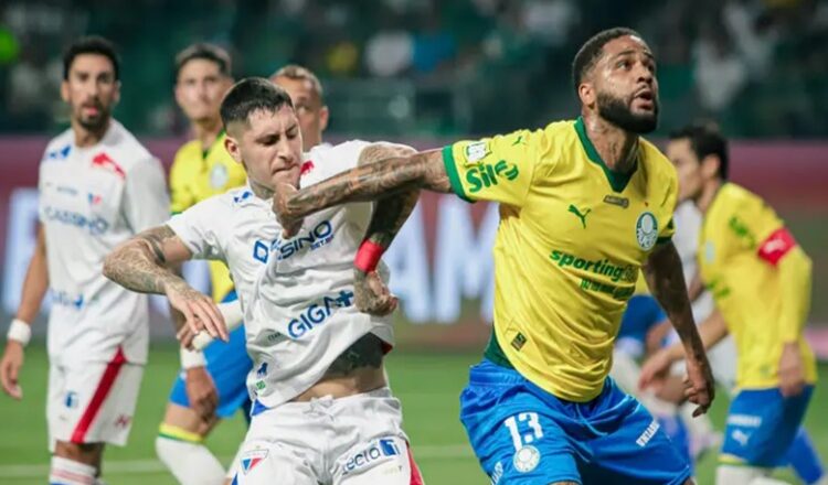 Palmeiras goleia Fortaleza e cola no Flamengo na ponta