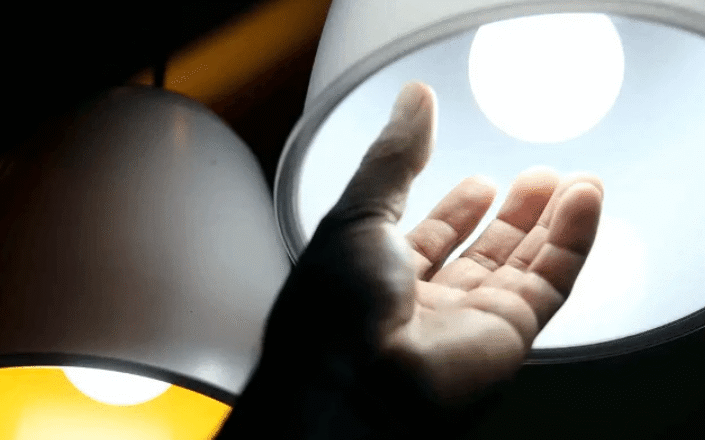 Conta de luz seguirá com cobrança adicional em outubro, informa Aneel