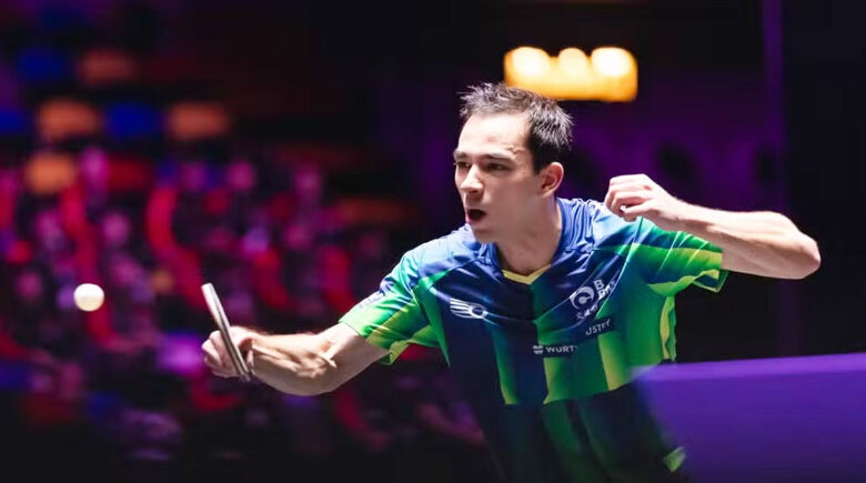 Calderano vence duelo apertado contra francês e segue no Smash da China