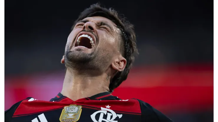 Arrascaeta bate temporada mais artilheira e aguarda renovação com Flamengo