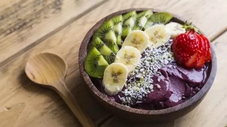 Proibido em áreas oficiais da COP 30, açaí foi vendido na COP 28 em Dubai